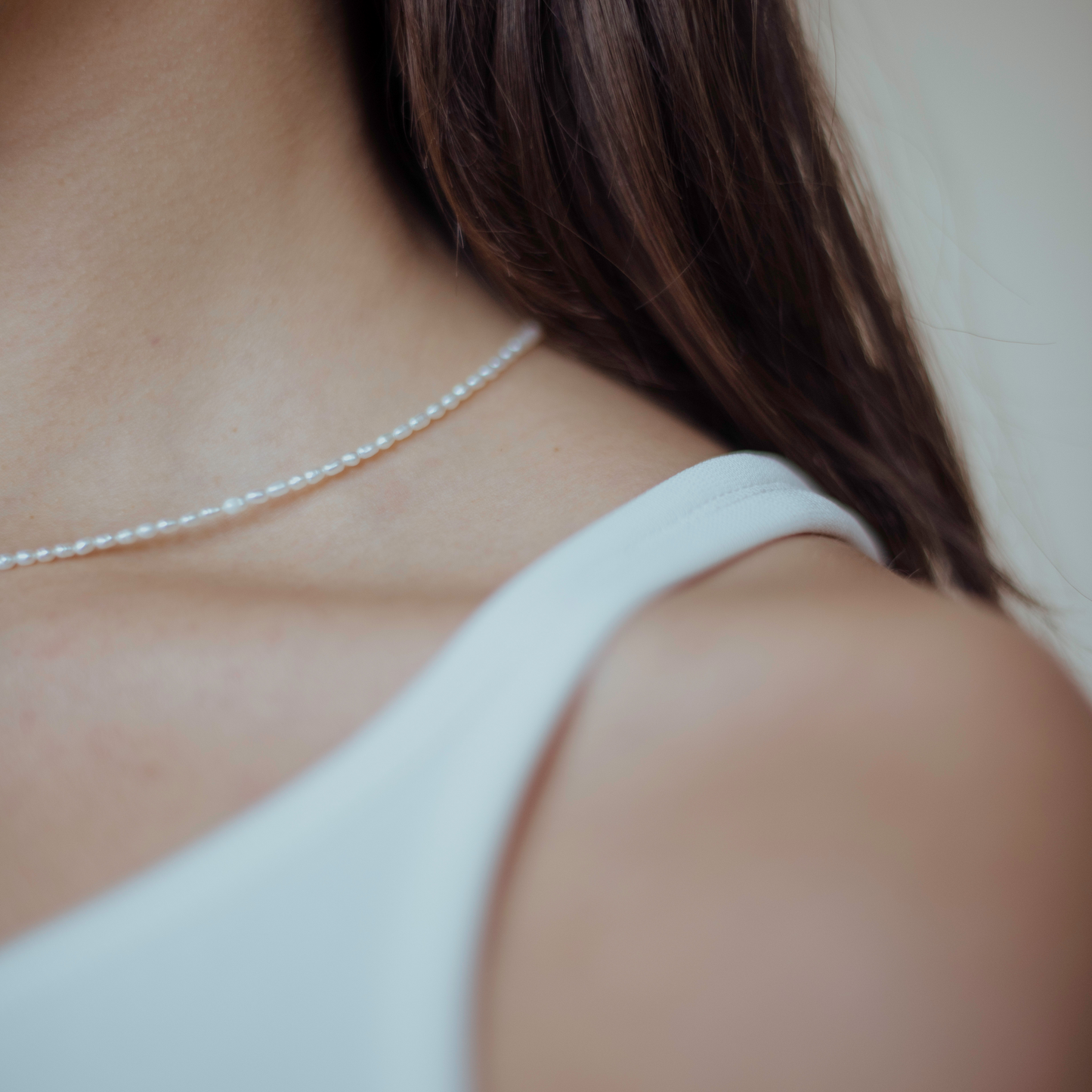 Handgefädelte Halskette LANA aus gezüchteten Perlen